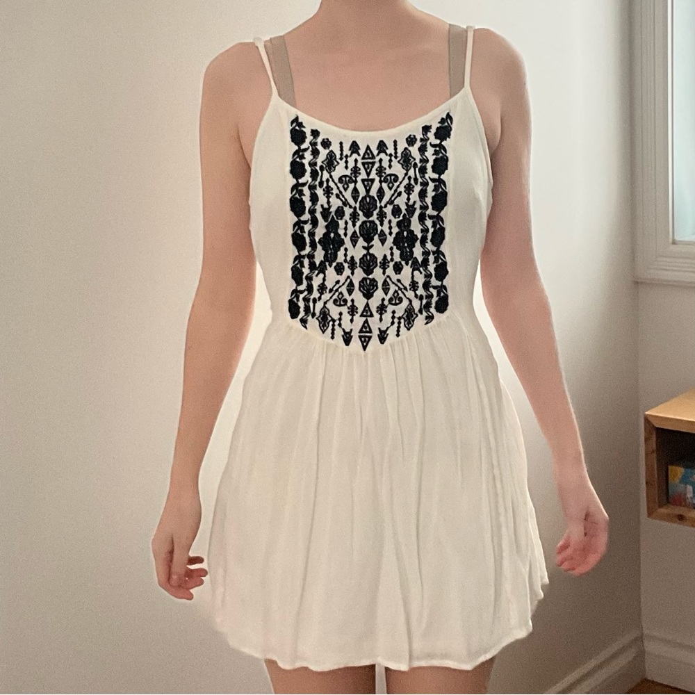 Garage extra small white dress with black design on the front